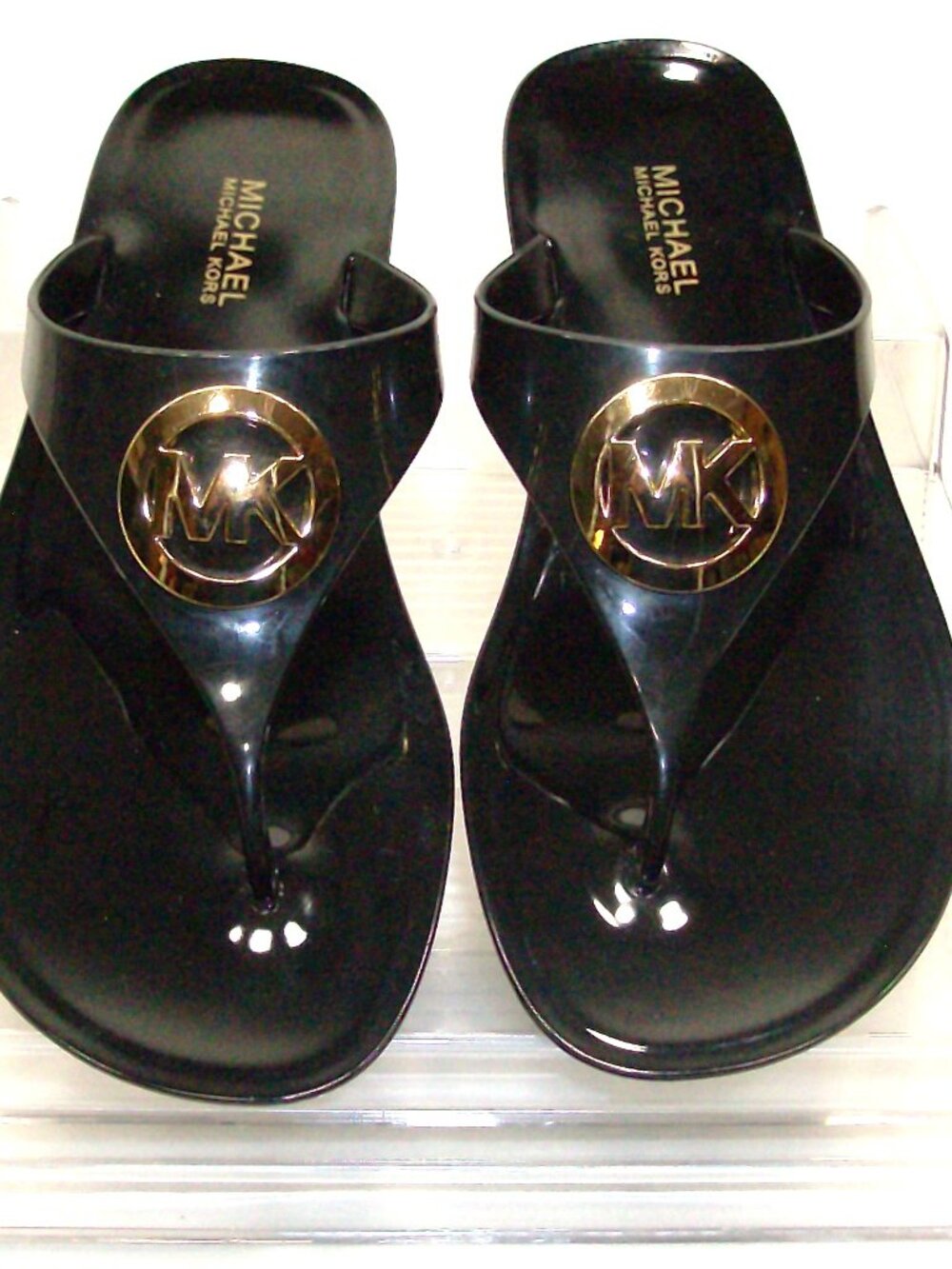 Michael Kors Lillie Jelly Thong Sandal. Size 6 NWOT Black with Gold MK Logo
